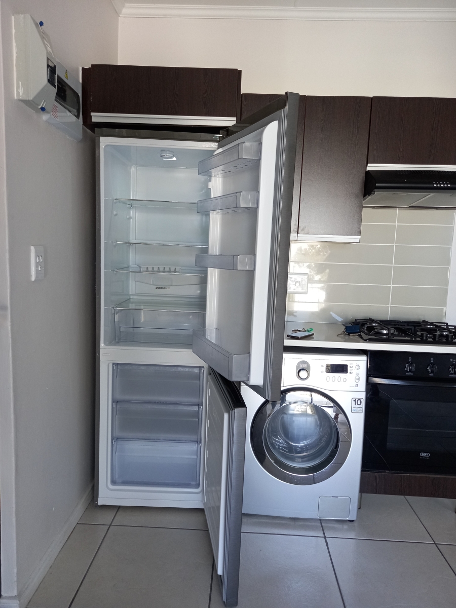 To Let 1 Bedroom Property for Rent in De Velde Western Cape